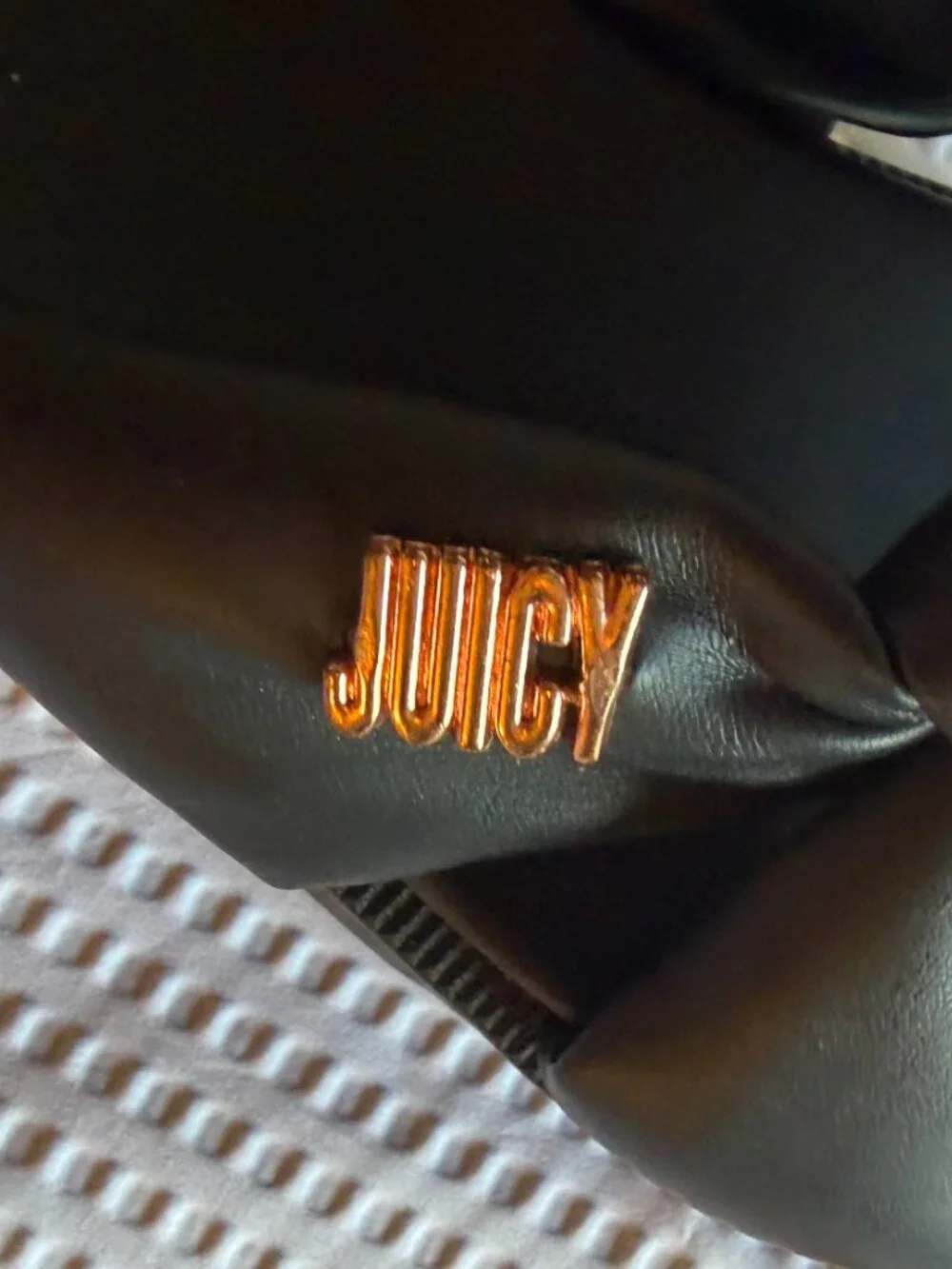*NWOT* Juicy Couture Black ‘Knotted Bow’ Flip Flop Sandals*